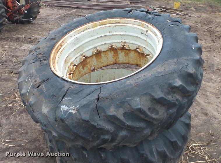 image for item ES9331 Allis Chalmers 8030 tractor