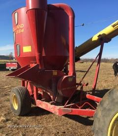 image for item ES9922 New Holland 354 grinder/mixer