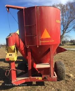 image for item ES9922 New Holland 354 grinder/mixer