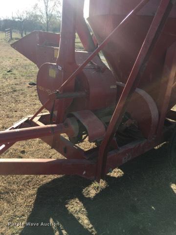 image for item ES9922 New Holland 354 grinder/mixer
