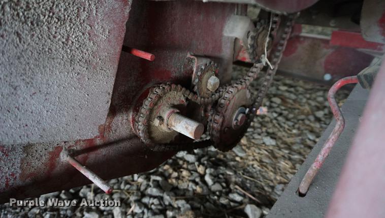 image for item ES9922 New Holland 354 grinder/mixer