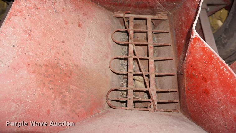 image for item ES9922 New Holland 354 grinder/mixer