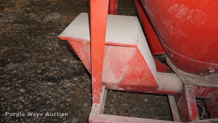 image for item ES9922 New Holland 354 grinder/mixer