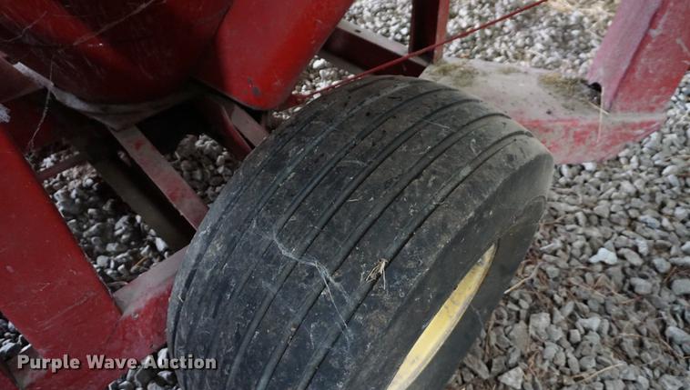 image for item ES9922 New Holland 354 grinder/mixer