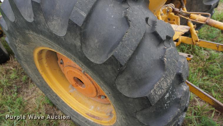 image for item ES9925 John Deere 302 industrial tractor