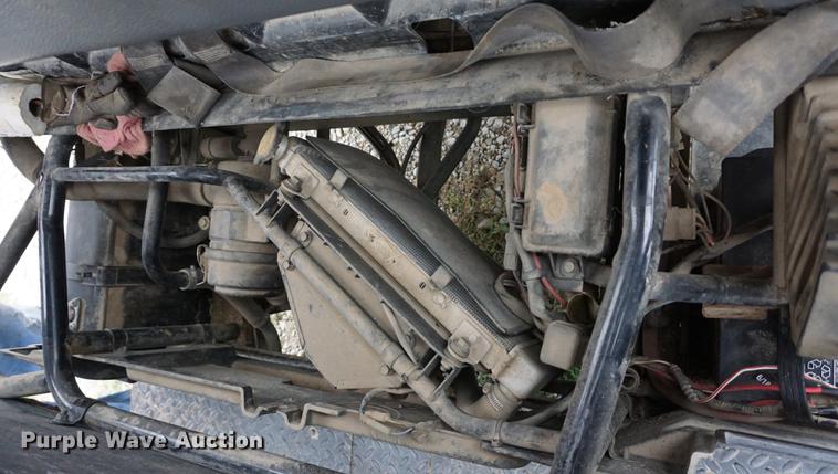 image for item ES9926 2005 Kawasaki Mule 3010 utility vehicle