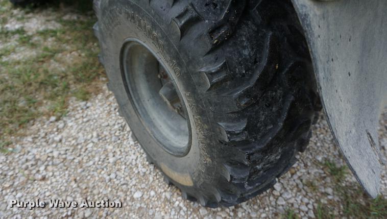 image for item ES9926 2005 Kawasaki Mule 3010 utility vehicle