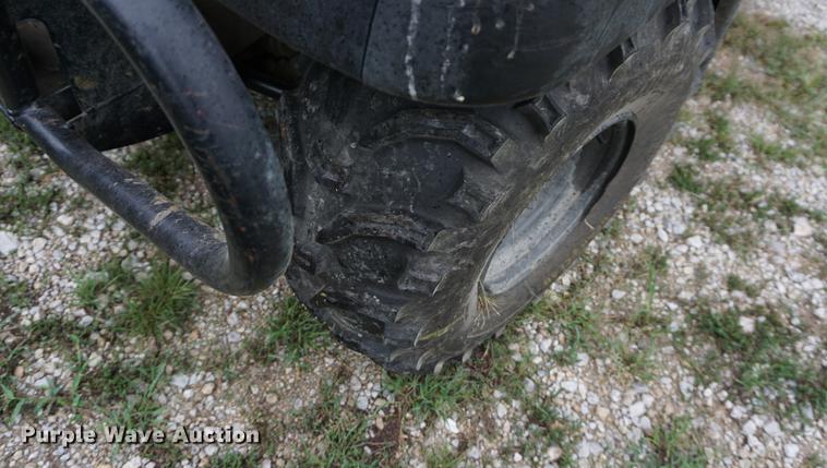 image for item ES9926 2005 Kawasaki Mule 3010 utility vehicle