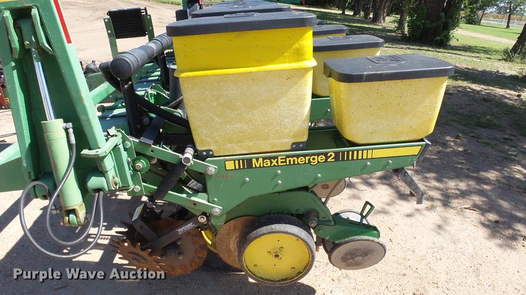 image for item FE9231 John Deere 7200 Max Emerge 2 planter