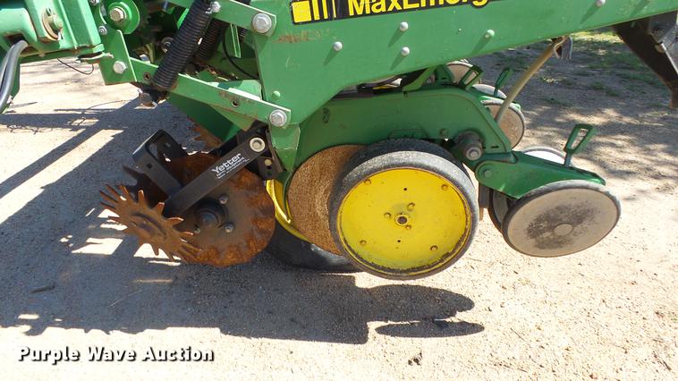 image for item FE9231 John Deere 7200 Max Emerge 2 planter