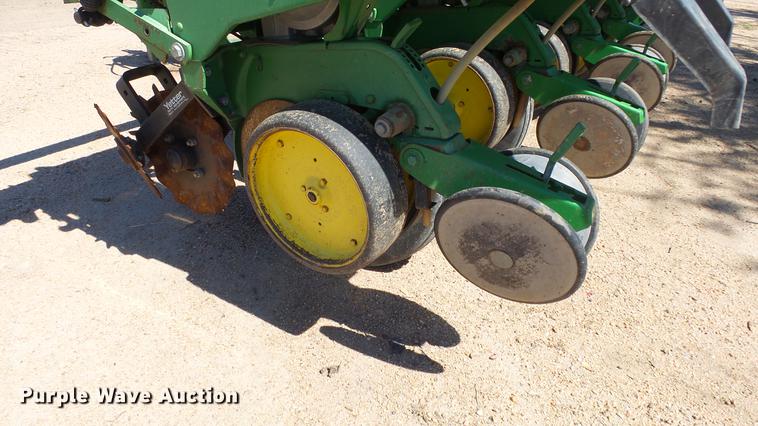 image for item FE9231 John Deere 7200 Max Emerge 2 planter