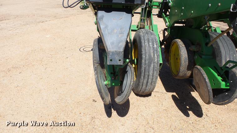 image for item FE9231 John Deere 7200 Max Emerge 2 planter