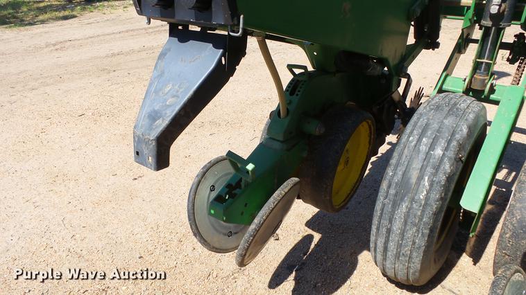 image for item FE9231 John Deere 7200 Max Emerge 2 planter