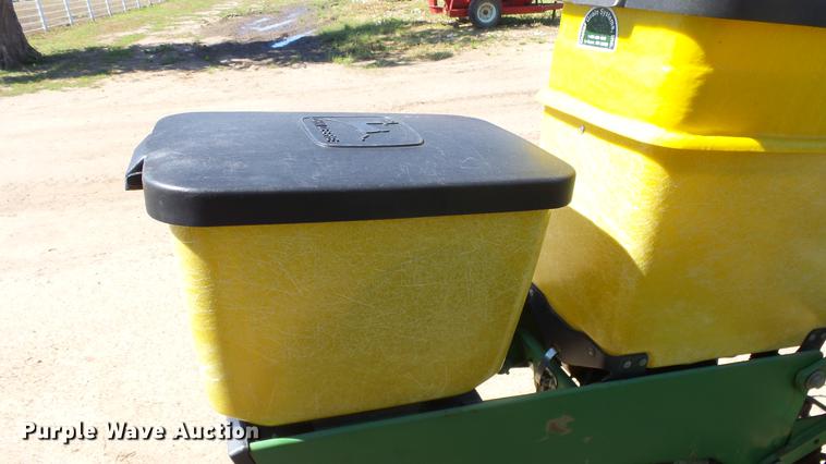 image for item FE9231 John Deere 7200 Max Emerge 2 planter