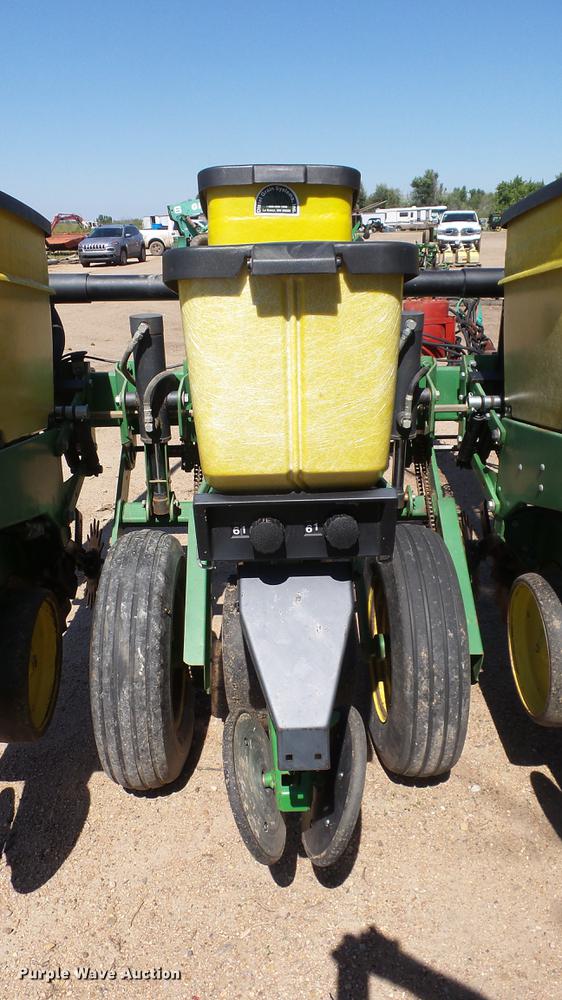 image for item FE9231 John Deere 7200 Max Emerge 2 planter