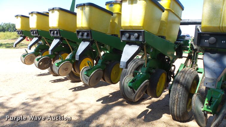 image for item FE9231 John Deere 7200 Max Emerge 2 planter