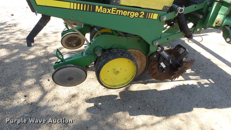 image for item FE9231 John Deere 7200 Max Emerge 2 planter