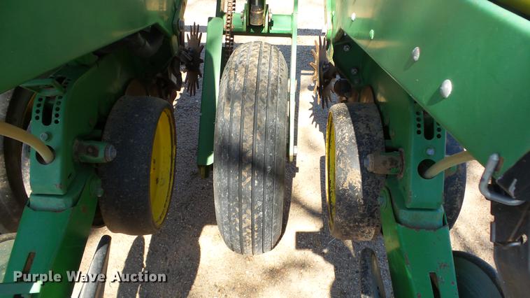 image for item FE9231 John Deere 7200 Max Emerge 2 planter