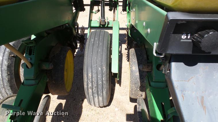 image for item FE9231 John Deere 7200 Max Emerge 2 planter