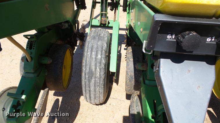 image for item FE9231 John Deere 7200 Max Emerge 2 planter