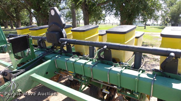 image for item FE9231 John Deere 7200 Max Emerge 2 planter