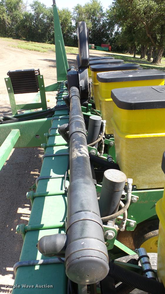 image for item FE9231 John Deere 7200 Max Emerge 2 planter