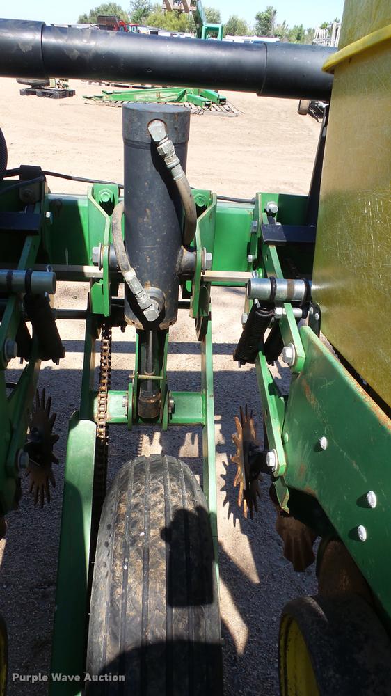 image for item FE9231 John Deere 7200 Max Emerge 2 planter