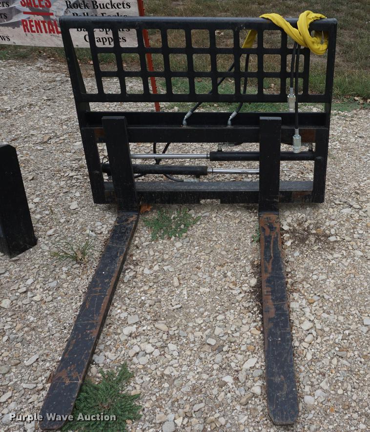 image for item G1292 Skid steer pallet forks