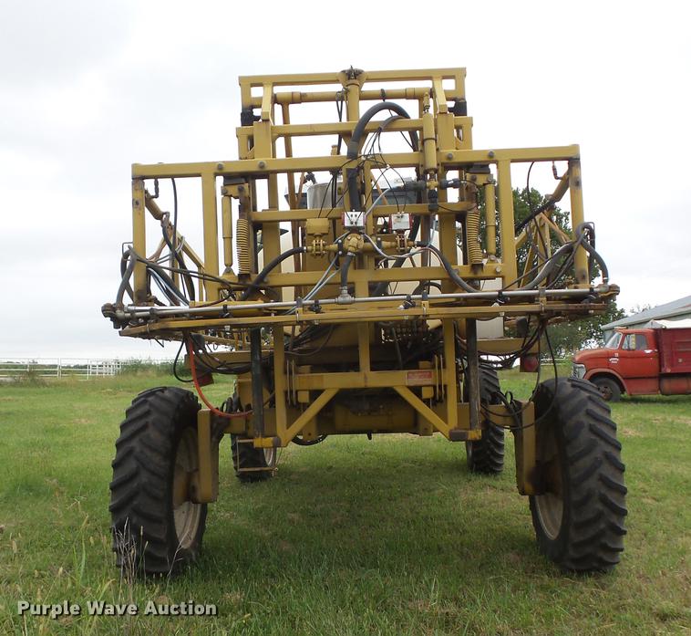 image for item K6255 1994 Ag-Chem RoGator 664 sprayer