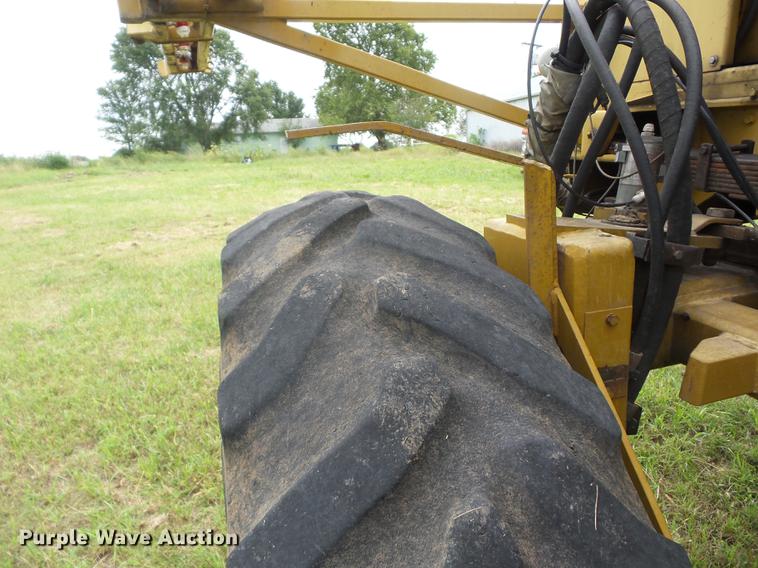 image for item K6255 1994 Ag-Chem RoGator 664 sprayer