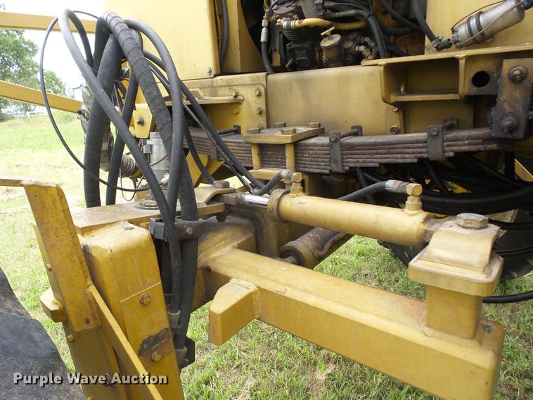 image for item K6255 1994 Ag-Chem RoGator 664 sprayer