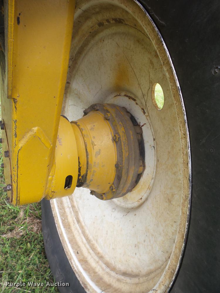 image for item K6255 1994 Ag-Chem RoGator 664 sprayer