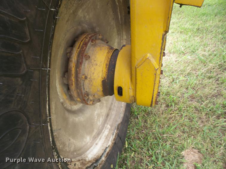 image for item K6255 1994 Ag-Chem RoGator 664 sprayer