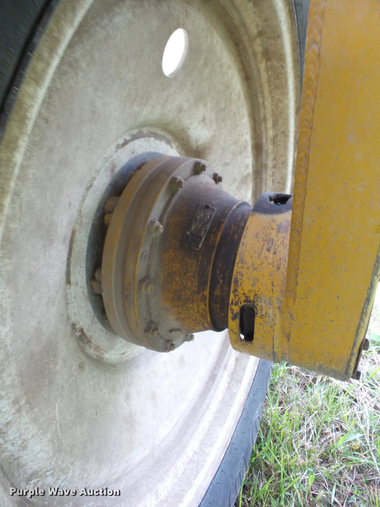 image for item K6255 1994 Ag-Chem RoGator 664 sprayer