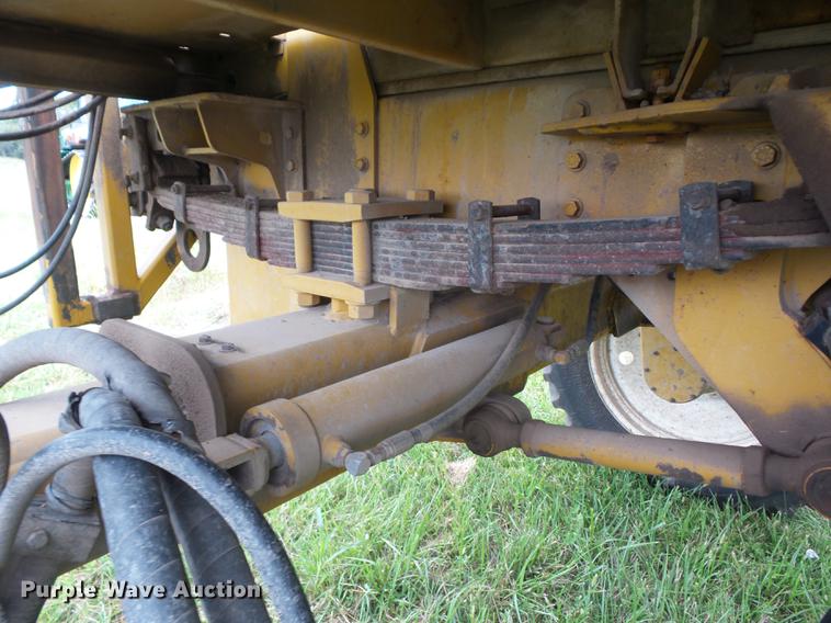 image for item K6255 1994 Ag-Chem RoGator 664 sprayer