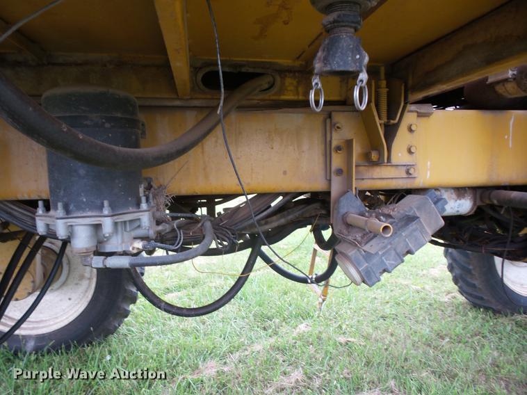 image for item K6255 1994 Ag-Chem RoGator 664 sprayer