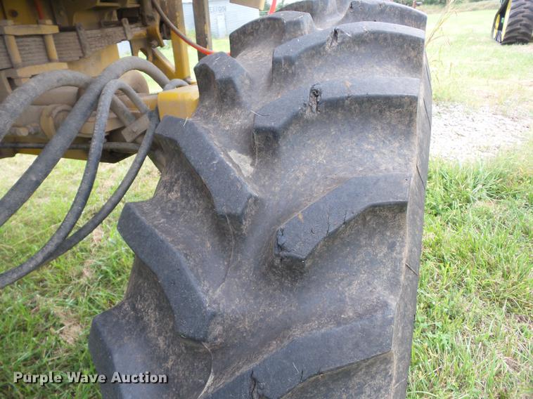 image for item K6255 1994 Ag-Chem RoGator 664 sprayer