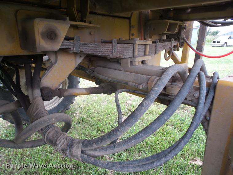 image for item K6255 1994 Ag-Chem RoGator 664 sprayer