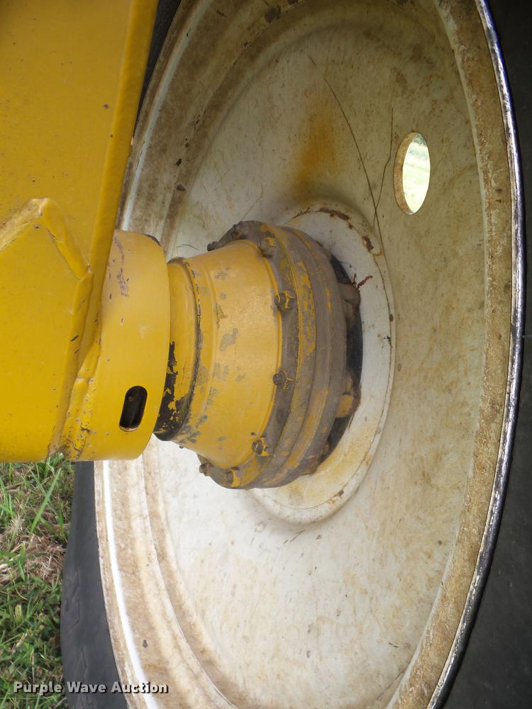 image for item K6255 1994 Ag-Chem RoGator 664 sprayer