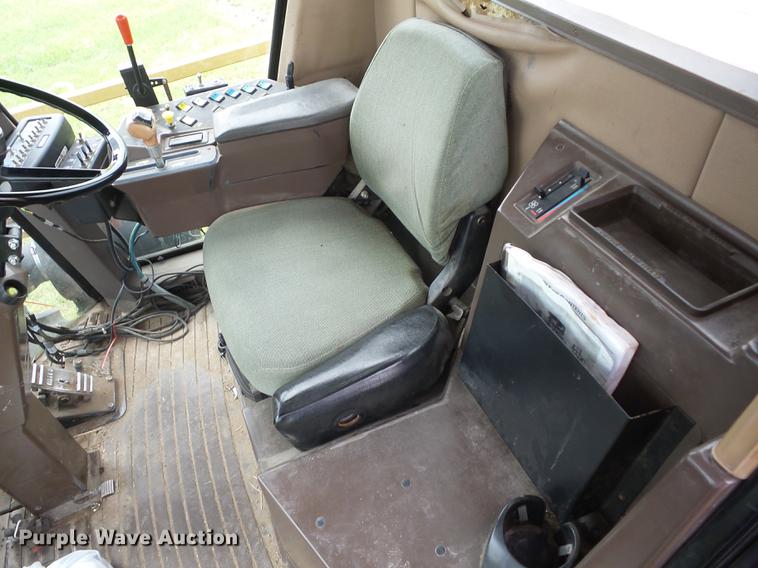 image for item K6255 1994 Ag-Chem RoGator 664 sprayer