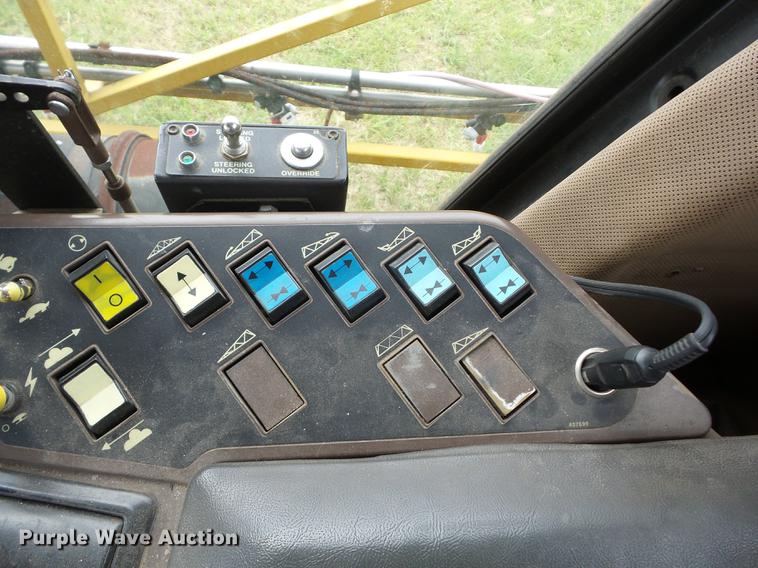 image for item K6255 1994 Ag-Chem RoGator 664 sprayer