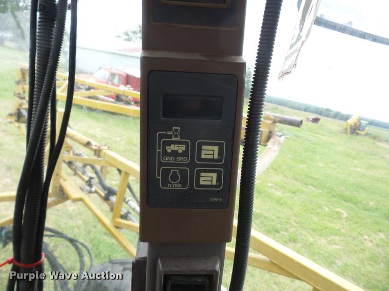image for item K6255 1994 Ag-Chem RoGator 664 sprayer