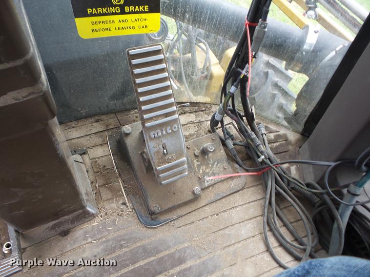 image for item K6255 1994 Ag-Chem RoGator 664 sprayer