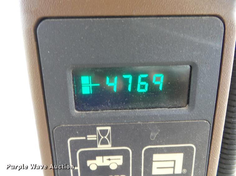 image for item K6255 1994 Ag-Chem RoGator 664 sprayer