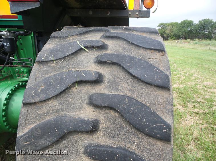 image for item K6256 2002 John Deere 9520T tractor