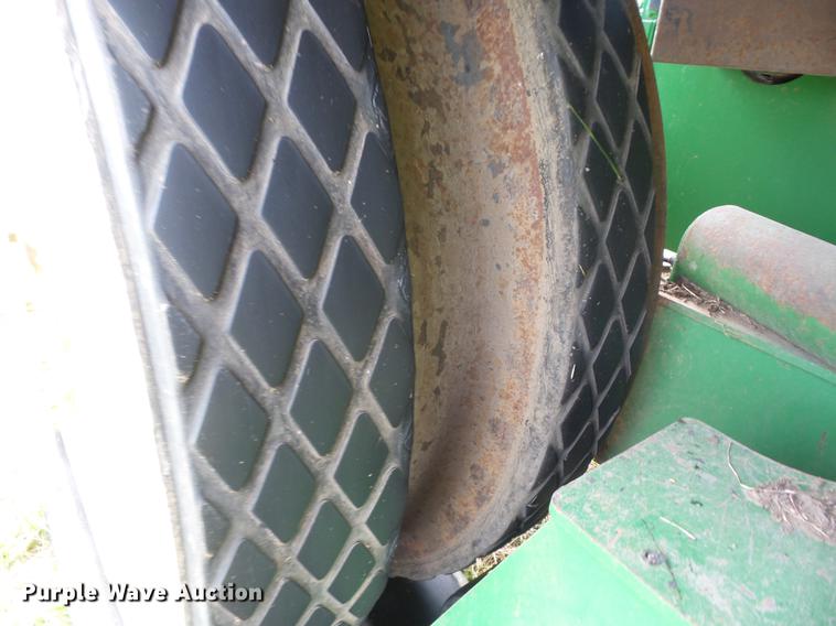 image for item K6256 2002 John Deere 9520T tractor