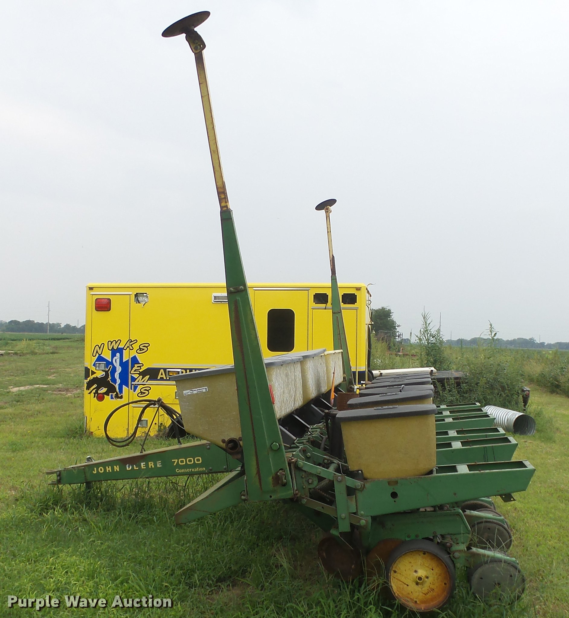 John Deere 7000 planter in Sedgwick, KS Item ER9692 sold Purple Wave
