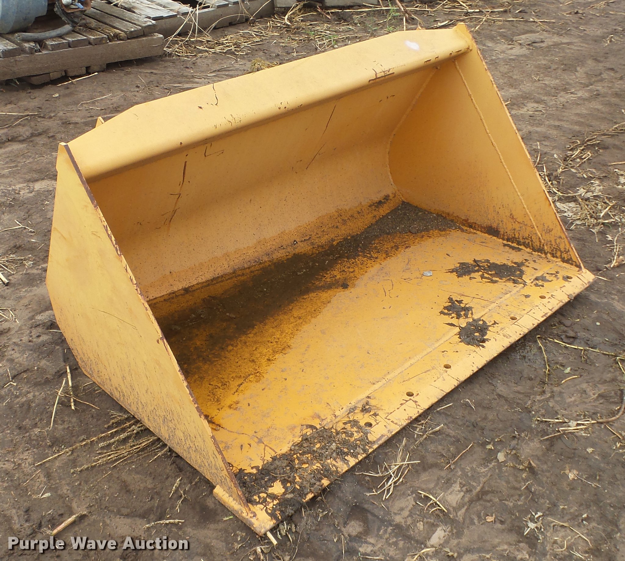 Skid steer bucket in Mount Hope, KS Item ES9361 sold Purple Wave