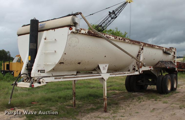image for item BE9314 2004 CTS end dump trailer