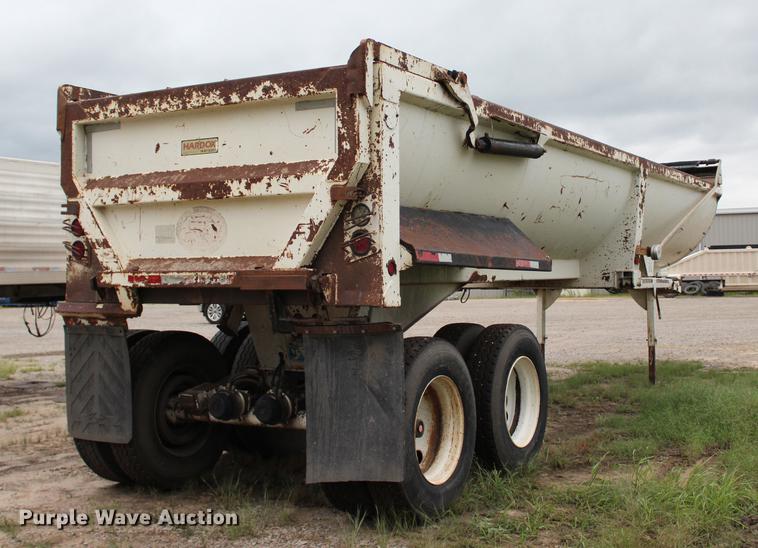 image for item BE9314 2004 CTS end dump trailer